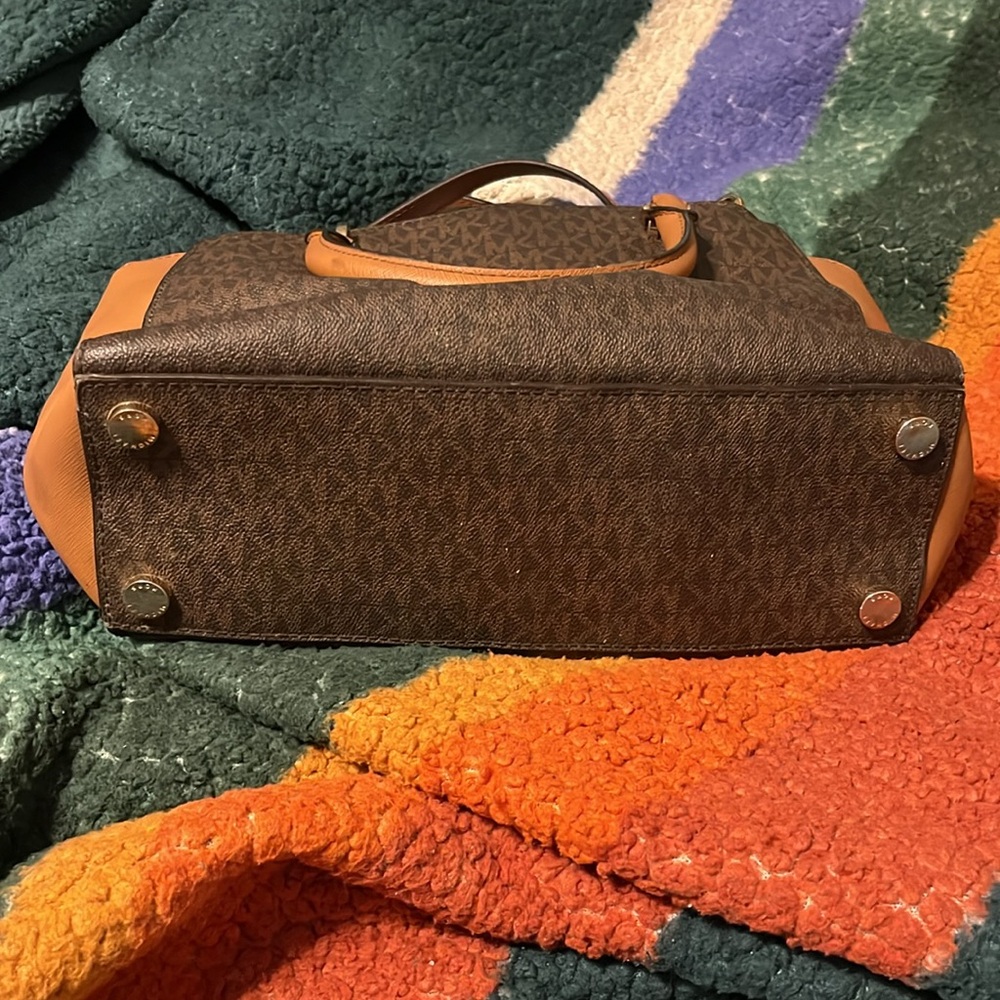 NEEDS WORK, Michael Kors Bag with Detachable Crossbody Strap and Dust Bag - Picture 4 of 15